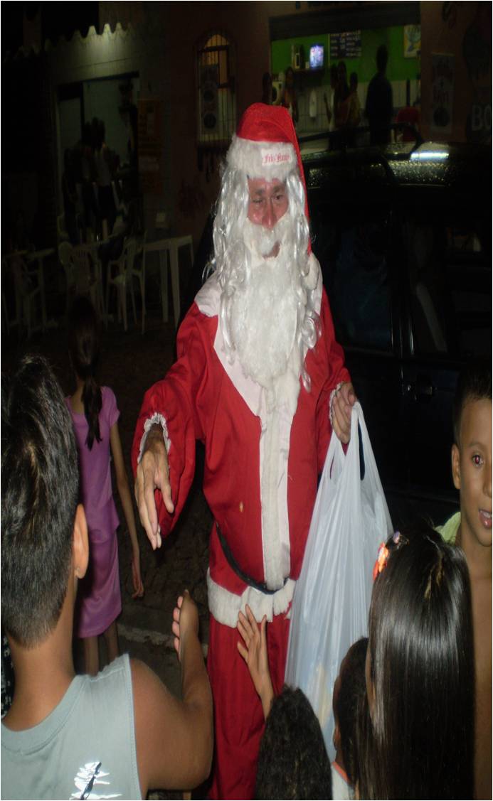 ENTREGA DE BRINQUEDO NA PRAÇA